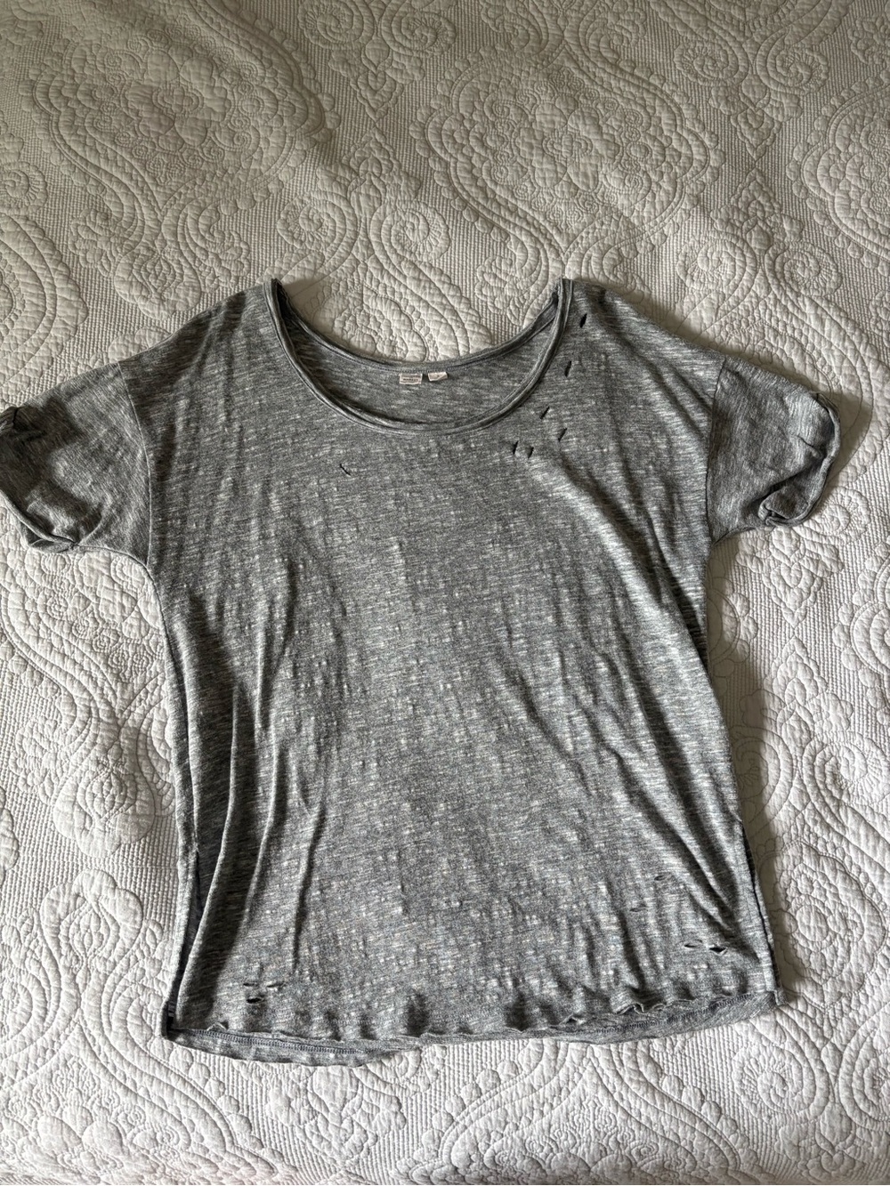 Melrose and Market Heather Gray Distressed Short Sleeve Scoop Tee Small